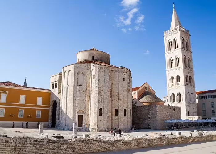 Iglesia de San Donato y restos del Foro Romano en Zadar.