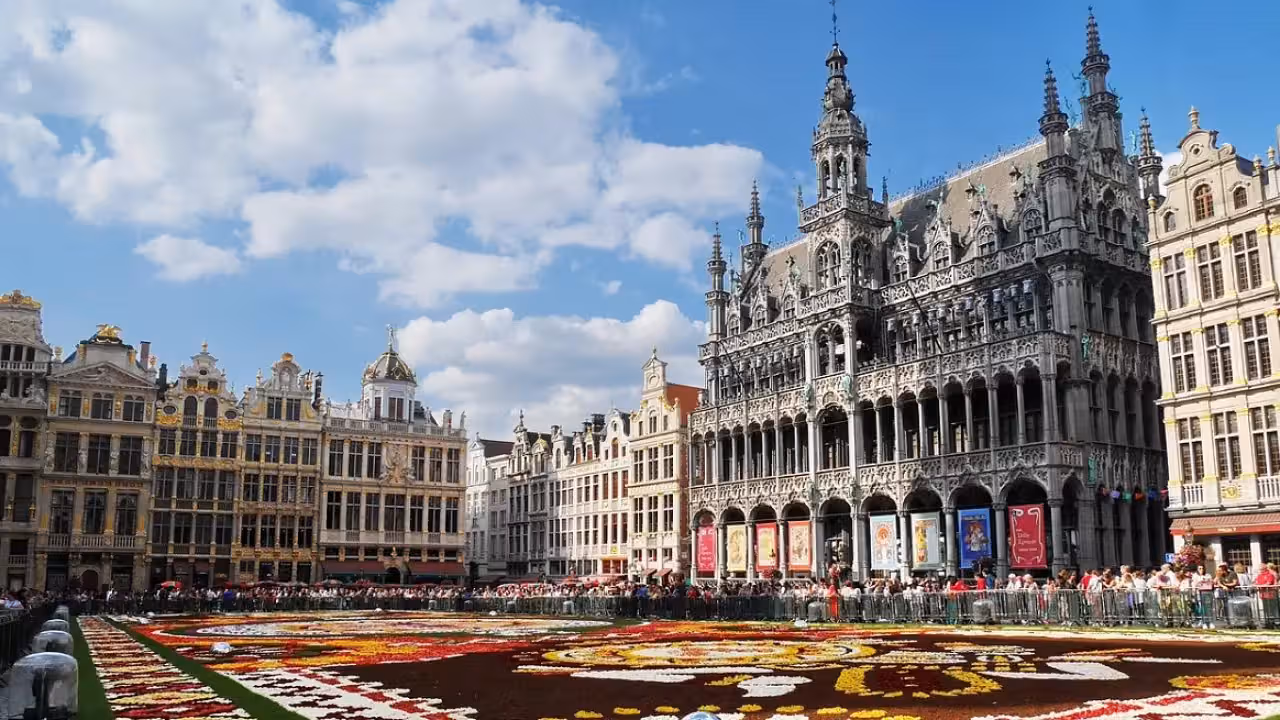 Grand Place de Bruselas durante la etapa por Bélgica.