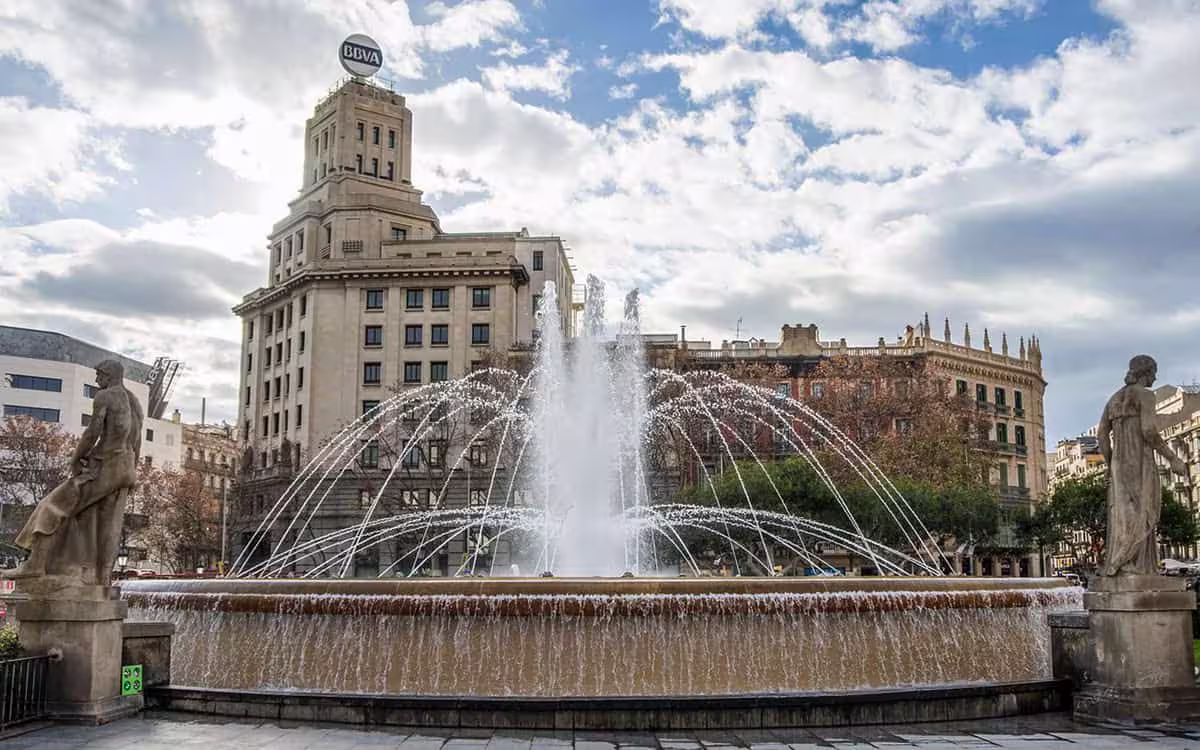 Panorámica urbana de Barcelona durante la llegada desde la Costa Azul.