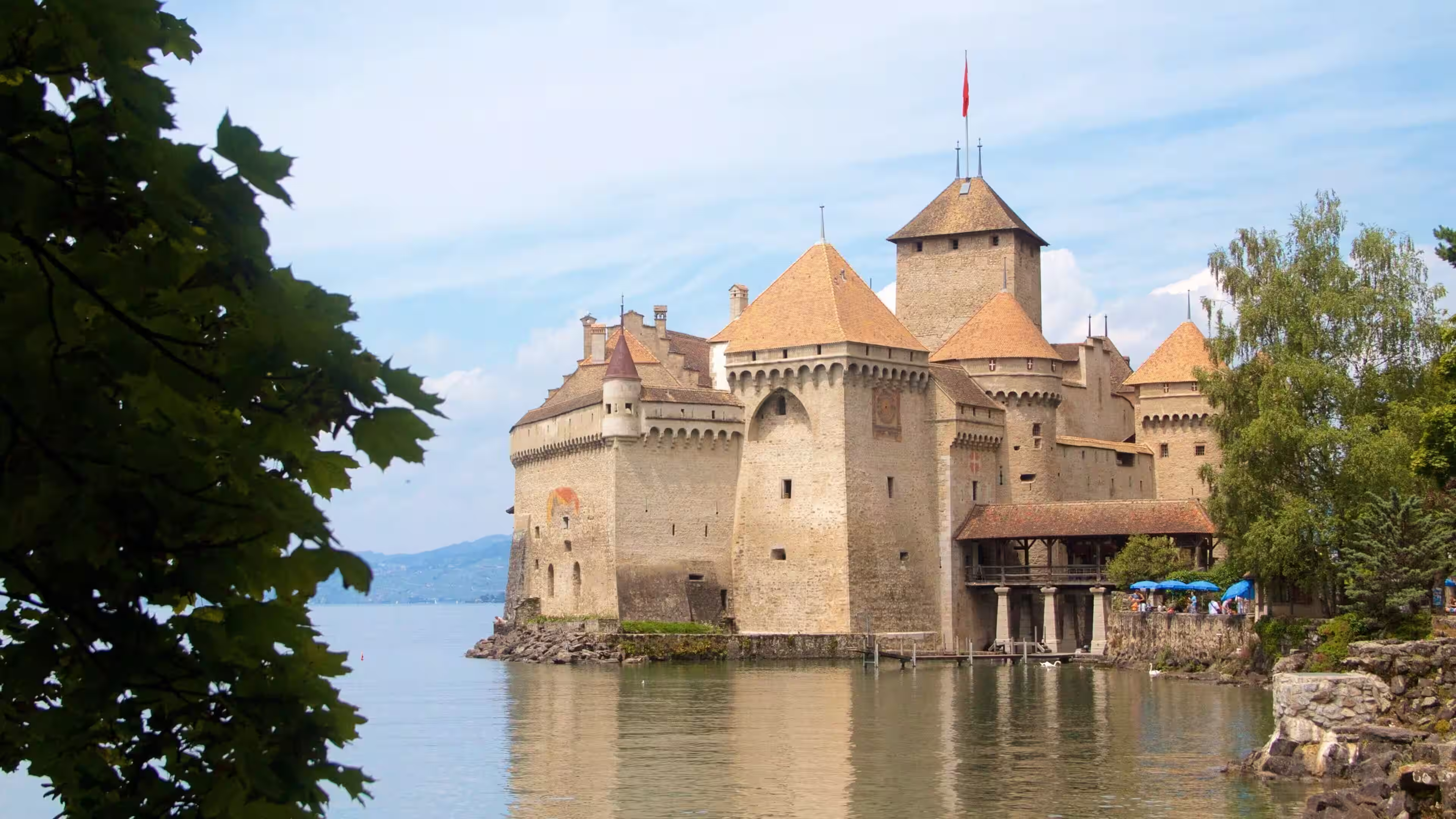 Castillo de Chillon a orillas del Lago Lemán durante el trayecto hacia Zermatt.